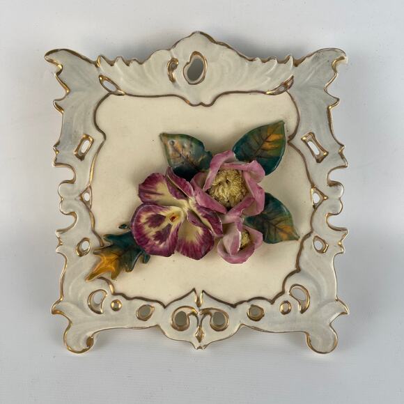 Vintage Wall Pocket Vase Ucagco Ceramic Japan Hand Painted Applied Flowers - Picture 1 of 8